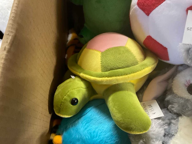 Doos met knuffels - afbeelding 8 van  12