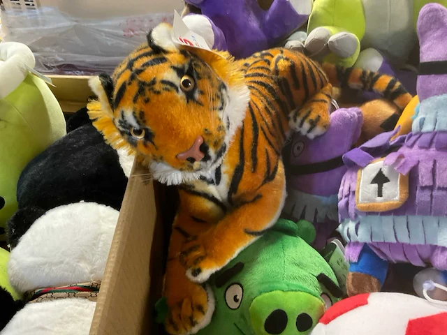 Doos met knuffels - afbeelding 10 van  12