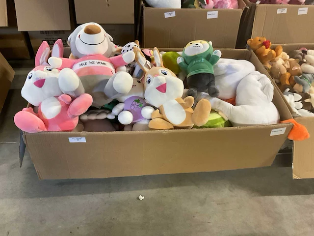 Doos met knuffels - afbeelding 1 van  6