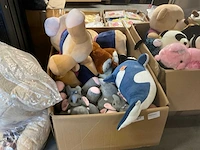 Doos met knuffels - afbeelding 1 van  5