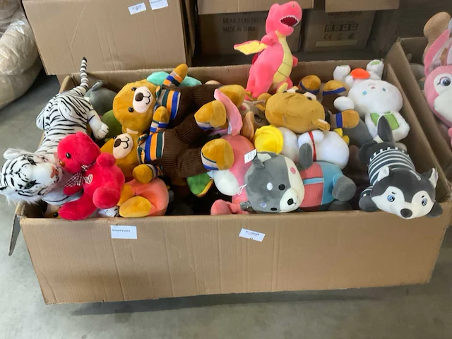 Doos met knuffels - afbeelding 1 van  7