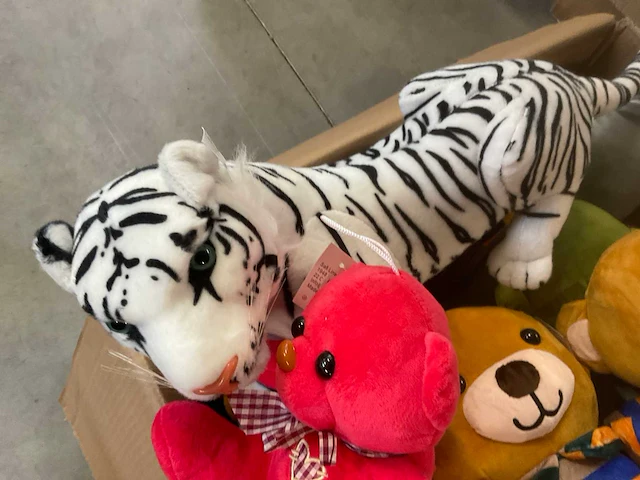 Doos met knuffels - afbeelding 2 van  7