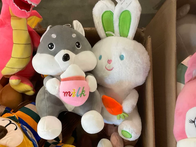 Doos met knuffels - afbeelding 7 van  7
