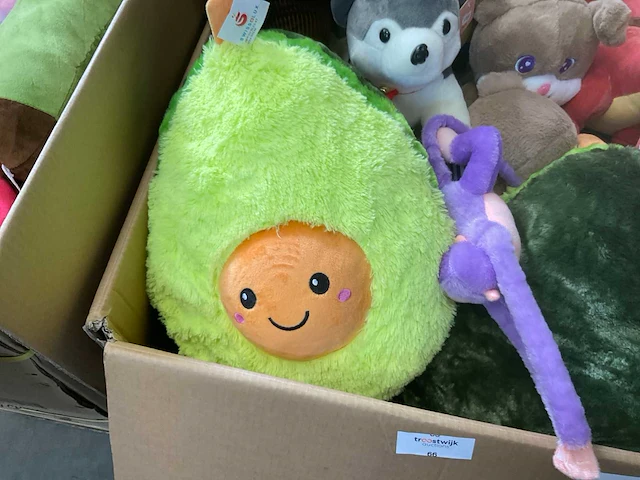 Doos met knuffels - afbeelding 2 van  8