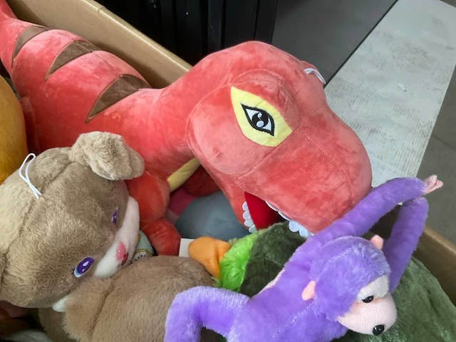 Doos met knuffels - afbeelding 4 van  8