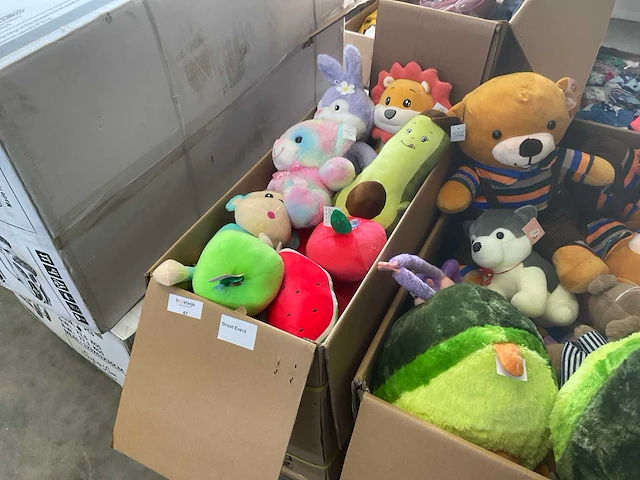Doos met knuffels - afbeelding 1 van  6