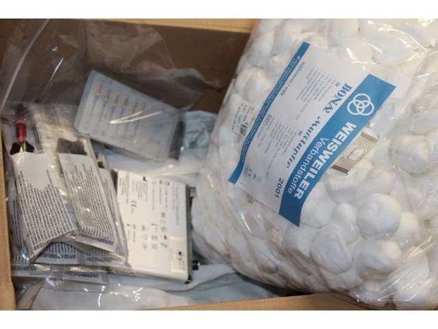 Doos met medische opreratie spullen 14 stuks - afbeelding 4 van  5