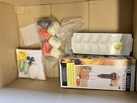 Doos met restanten, retour uit verkoop, meest huishoud. - afbeelding 1 van  11