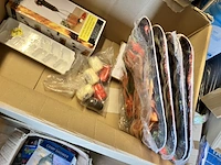 Doos met restanten, retour uit verkoop, meest huishoud. - afbeelding 10 van  11