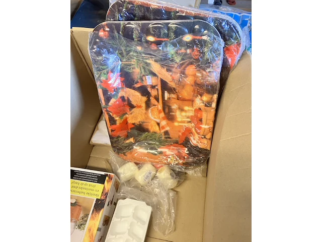 Doos met restanten, retour uit verkoop, meest huishoud. - afbeelding 11 van  11