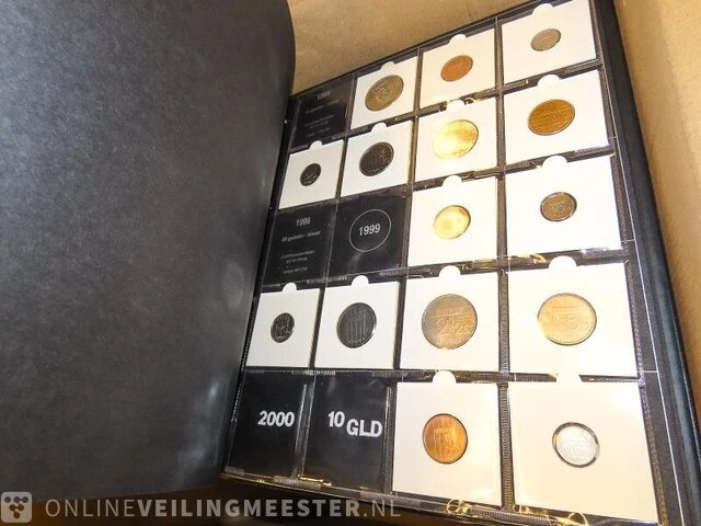 Doos nederlandse muntenalbums - afbeelding 2 van  17