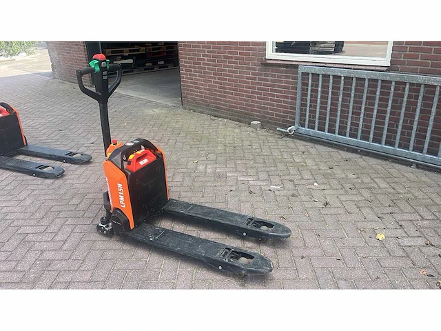 Doosan - 2022 - lpm15n - elektrische palletwagen - afbeelding 4 van  5