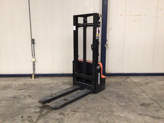 Doosan - 2022 - lsm12n-7 - stapelaar - afbeelding 2 van  8