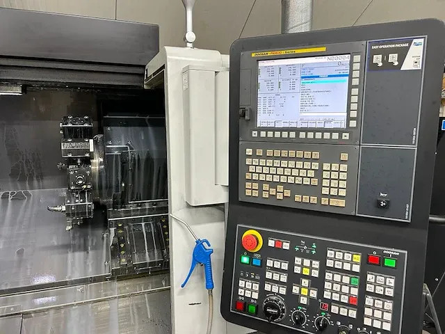 Doosan - lynx 2100lmb - cnc draaibank - afbeelding 12 van  14