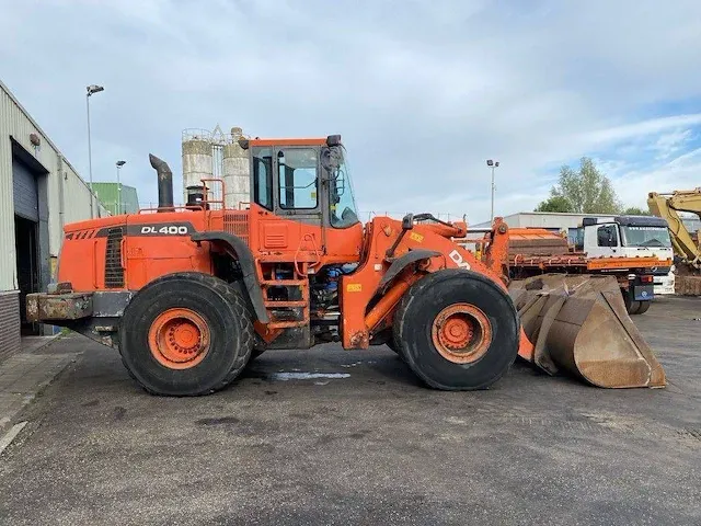 Doosan dl400 shovel - afbeelding 1 van  12