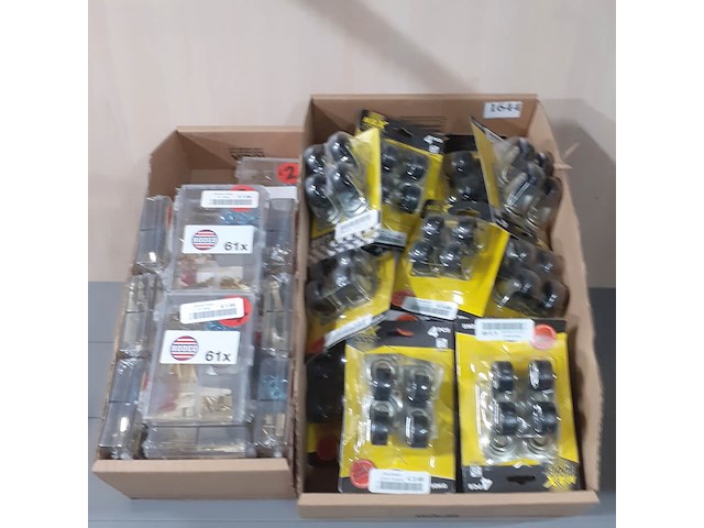 Doosvol haakjes en doos wieltjes 32 mm in blister (d1644) - afbeelding 1 van  3