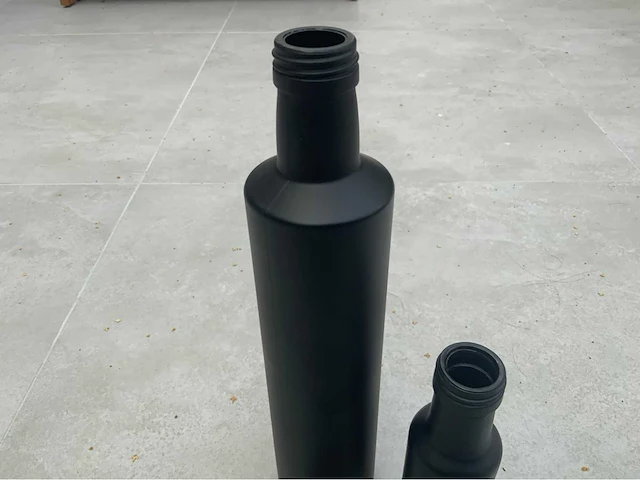 Dop seal apparaat met compressor, vulmachine en voorraad (3000 flesjes) - afbeelding 4 van  29