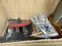 Dop seal apparaat met compressor, vulmachine en voorraad (3000 flesjes) - afbeelding 7 van  29