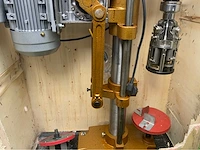 Dop seal apparaat met compressor, vulmachine en voorraad (3000 flesjes) - afbeelding 17 van  29