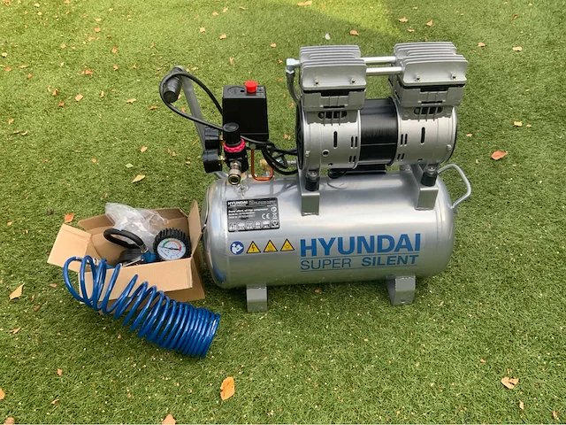 Dop seal apparaat met compressor, vulmachine en voorraad (3000 flesjes) - afbeelding 12 van  29