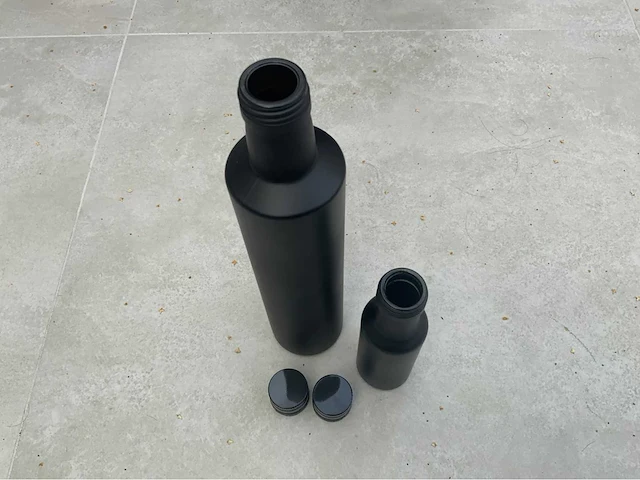 Dop seal apparaat met compressor, vulmachine en voorraad (3000 flesjes) - afbeelding 29 van  29