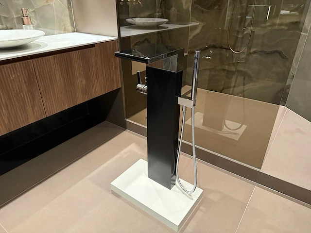 Dornbracht mem afbouwdeel vrijstaande badkraan eenhendel met watervaluitloop sprong 23.5cm chroom - afbeelding 2 van  8