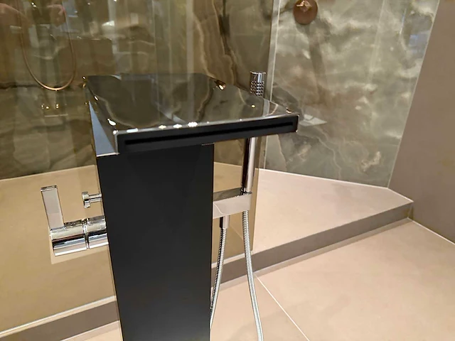 Dornbracht mem afbouwdeel vrijstaande badkraan eenhendel met watervaluitloop sprong 23.5cm chroom - afbeelding 7 van  8