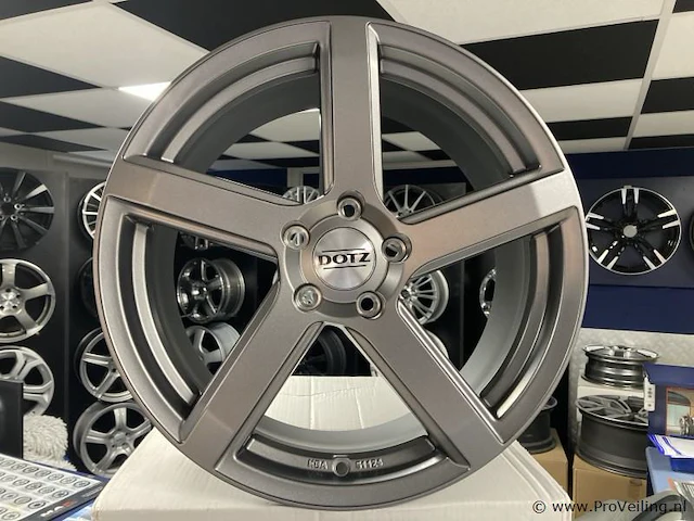 Dotz cp5 aluminium velgenset - 5x114.3 8.5j et45 - afbeelding 1 van  1