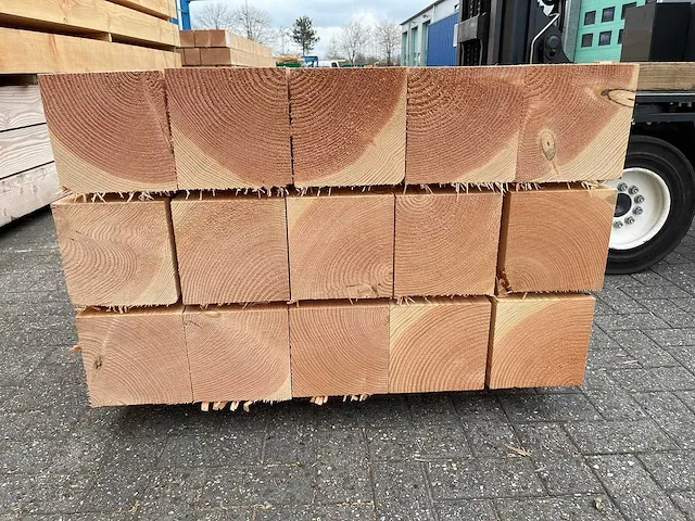 Douglas balken fijnbezaagd 150x150mm, lengte 250cm (14x) - afbeelding 3 van  3