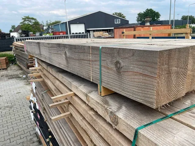 Douglas balken fijnbezaagd 200x200mm, lengte 250cm (5x) - afbeelding 2 van  3
