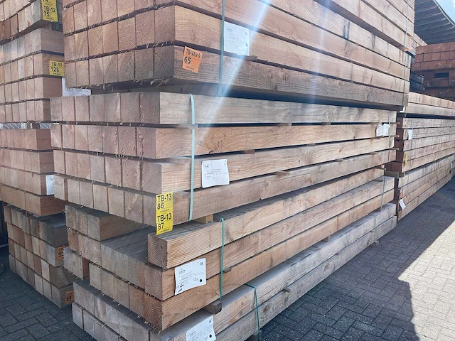 Douglas balken fijnbezaagd 4000x150x150mm (14x) - afbeelding 4 van  4