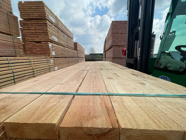 Douglas balken fijnbezaagd 50x150mm, lengte 400cm (42x) - afbeelding 1 van  3