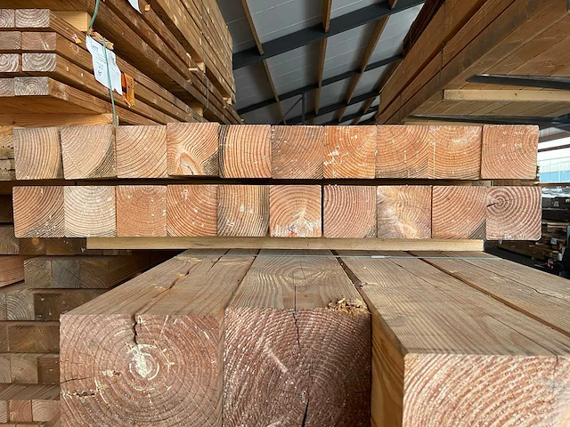 Douglas balken geschaafd 110x110mm, lengte 400cm (20x) - afbeelding 3 van  3