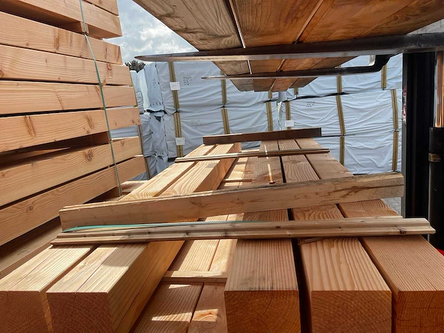 Douglas balken geschaafd 3000x140x140mm (12x) - afbeelding 1 van  3