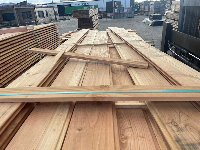 Douglas blokhutprofiel 3000x180x28mm (67x) - afbeelding 1 van  3