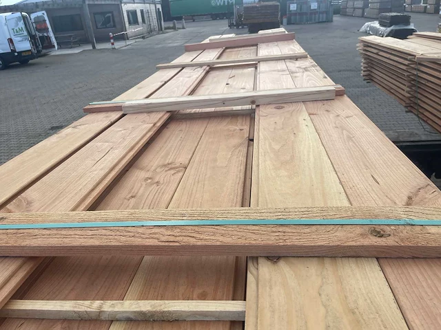 Douglas blokhutprofiel 5000x180x28mm (76x) - afbeelding 1 van  3