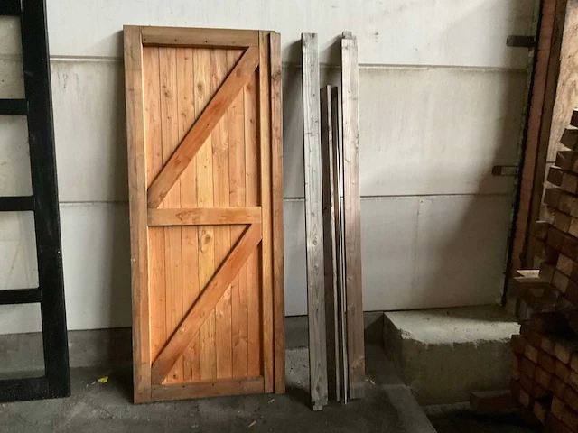 Douglas buitendeur in kozijn 200x76 cm - afbeelding 2 van  3