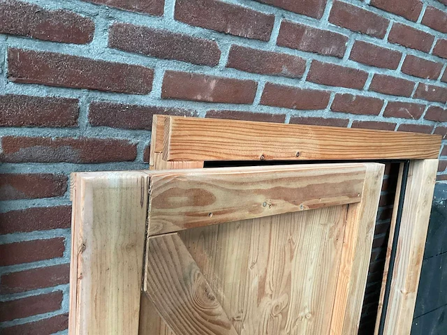 Douglas buitendeur in kozijn 200x90 cm - afbeelding 5 van  5