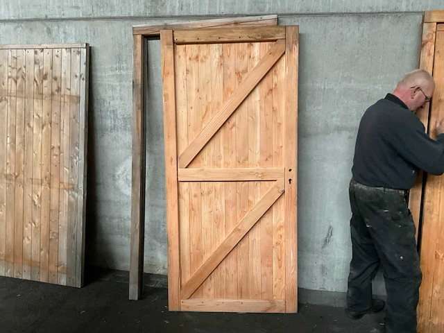 Douglas buitendeur in kozijn 215x110 cm - afbeelding 3 van  6