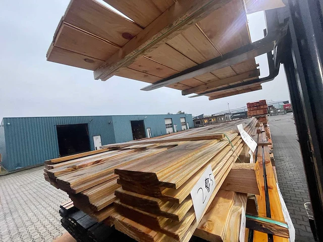 Douglas channelsiding 3000-5000x137x18mm (35x) - afbeelding 1 van  3