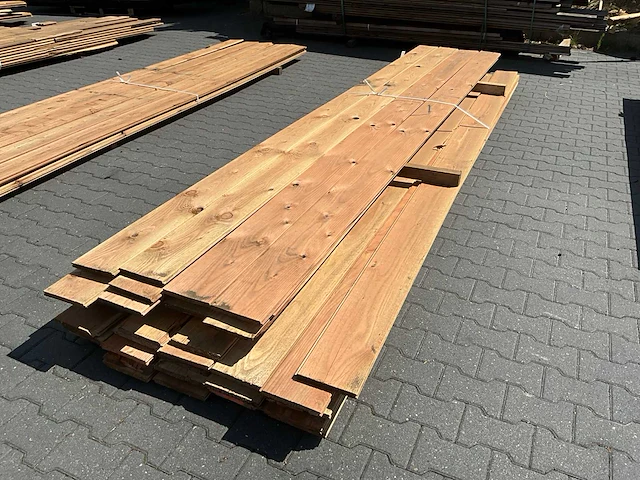 Douglas channelsiding (4000x185x18mm) (42x) - afbeelding 1 van  4