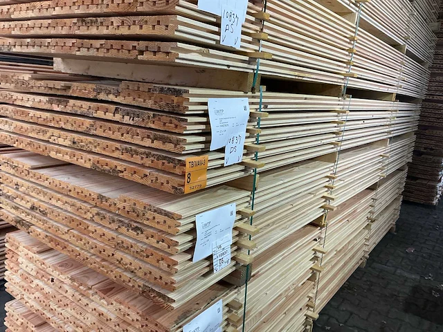 Douglas design tripple deens profiel 22x142mm, lengte 400cm (84x) - afbeelding 4 van  4