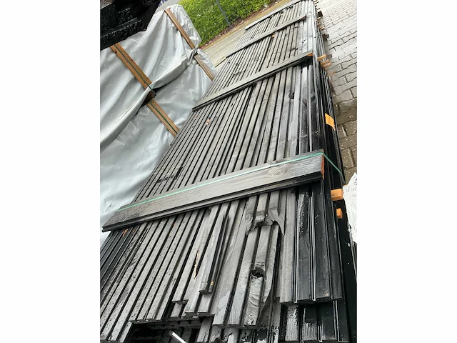 Douglas design tripple deens profiel zwart gespoten 22x142mm, lengte 500cm (70x) - afbeelding 2 van  3
