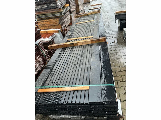 Douglas design tripple deens profiel zwart gespoten 22x142mm, lengte 500cm (75x) - afbeelding 1 van  3