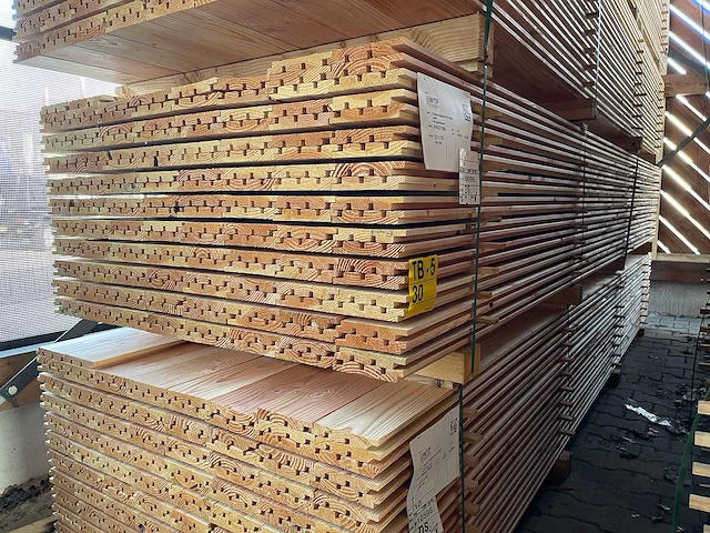 Douglas design/tripple/deens rabat 22x142mm, lengte 400cm (168x) - afbeelding 4 van  4