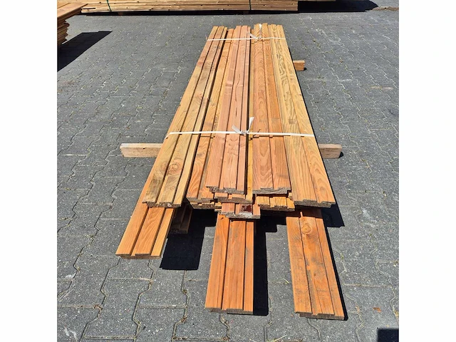 Douglas dubbel rhombus (2550-2950x140x28mm) (26x) - afbeelding 1 van  5