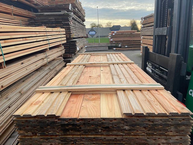 Douglas dubbele rhombus 3000x135x20mm (149x) - afbeelding 1 van  3