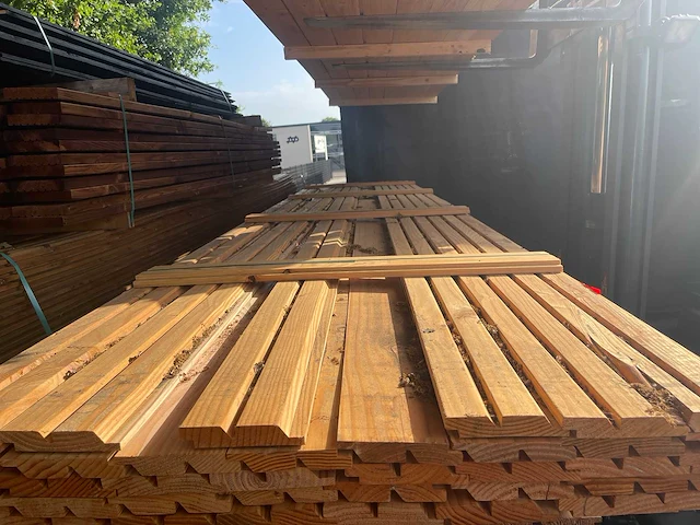 Douglas dubbele rhombus 4000-5000x123x25mm (68x) - afbeelding 1 van  3