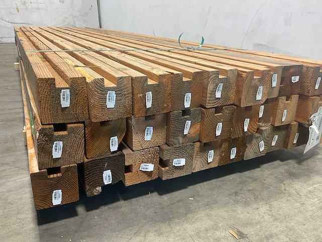 Douglas eindpaal met sponning 300x9,5x9,5 cm (30x) - afbeelding 3 van  5