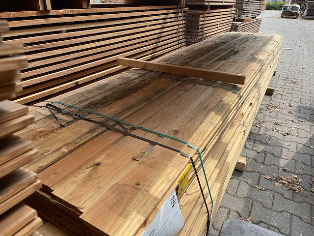 Douglas halfhoutsrabat 4000x130x18mm (147x) - afbeelding 1 van  3